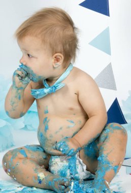 Hollanda, Limburg, Heerlen, Eylül 2018:Babyboy celibrates ilk Doğum günü ve zevk'ın bir smashcake