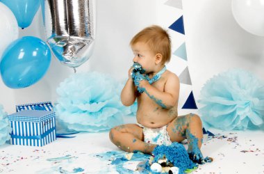 Hollanda, Limburg, Heerlen, Eylül 2018:Babyboy celibrates ilk Doğum günü ve zevk'ın bir smashcake