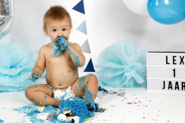 Hollanda, Limburg, Heerlen, Eylül 2018:Babyboy celibrates ilk Doğum günü ve zevk'ın bir smashcake