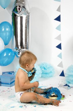 Hollanda, Limburg, Heerlen, Eylül 2018:Babyboy celibrates ilk Doğum günü ve zevk'ın bir smashcake