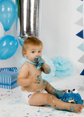 Hollanda, Limburg, Heerlen, Eylül 2018:Babyboy celibrates ilk Doğum günü ve zevk'ın bir smashcake