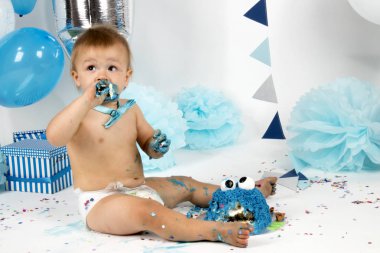 Hollanda, Limburg, Heerlen, Eylül 2018:Babyboy celibrates ilk Doğum günü ve zevk'ın bir smashcake