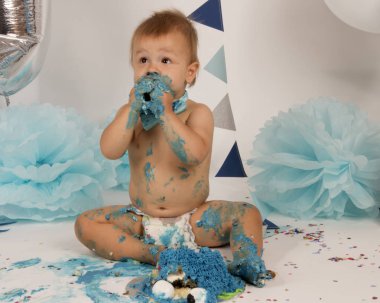 Hollanda, Limburg, Heerlen, Eylül 2018:Babyboy celibrates ilk Doğum günü ve zevk'ın bir smashcake