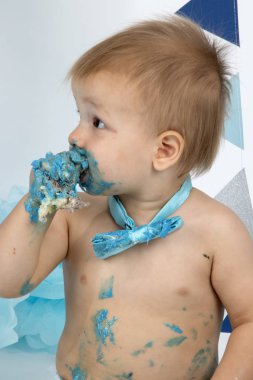 Hollanda, Limburg, Heerlen, Eylül 2018:Babyboy celibrates ilk Doğum günü ve zevk'ın bir smashcake