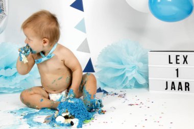 Hollanda, Limburg, Heerlen, Eylül 2018:Babyboy celibrates ilk Doğum günü ve zevk'ın bir smashcake