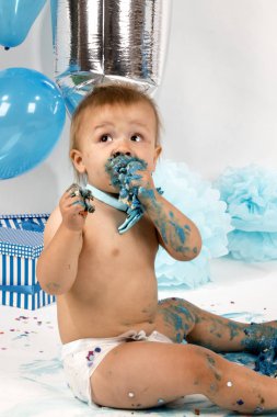Hollanda, Limburg, Heerlen, Eylül 2018:Babyboy celibrates ilk Doğum günü ve zevk'ın bir smashcake