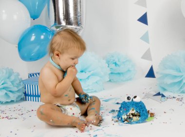Hollanda, Limburg, Heerlen, Eylül 2018:Babyboy celibrates ilk Doğum günü ve zevk'ın bir smashcake