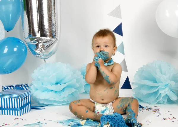 Hollanda, Limburg, Heerlen, Eylül 2018:Babyboy celibrates ilk Doğum günü ve zevk'ın bir smashcake