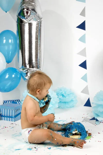 Hollanda, Limburg, Heerlen, Eylül 2018:Babyboy celibrates ilk Doğum günü ve zevk'ın bir smashcake