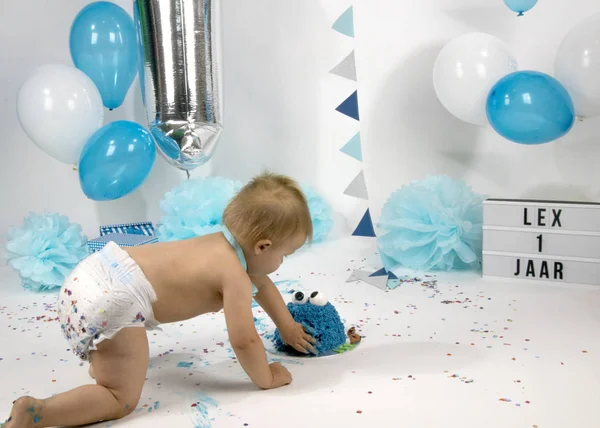 Hollanda, Limburg, Heerlen, Eylül 2018:Babyboy celibrates ilk Doğum günü ve zevk'ın bir smashcake