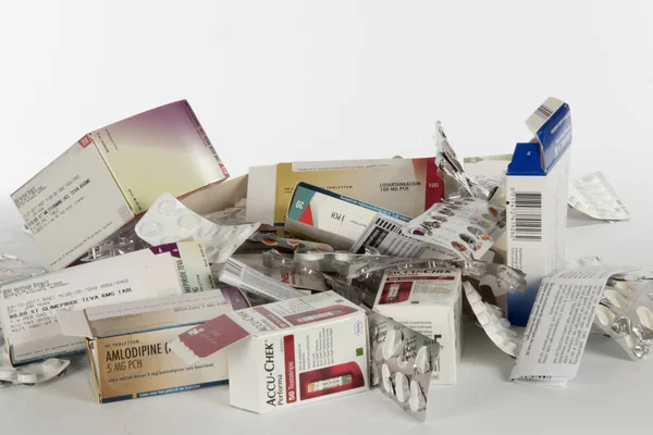 Pakketten Voor Alle Soorten Medicins Wit Een Studio — Stockfoto