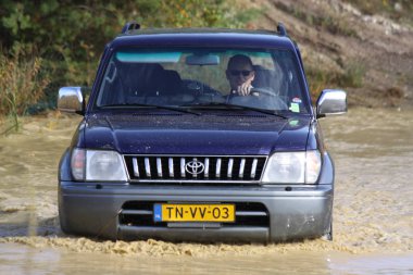 Hollanda, Limburg, Scihinveld, Ağustos 2017: araba bir off road 4 x 4 yıllık toplantısı sırasında kulüp