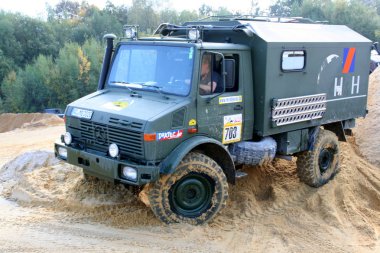 Hollanda, Limburg, Scihinveld, Ağustos 2017: araba bir off road 4 x 4 yıllık toplantısı sırasında kulüp