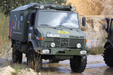 Hollanda, Limburg, Scihinveld, Ağustos 2017: araba bir off road 4 x 4 yıllık toplantısı sırasında kulüp