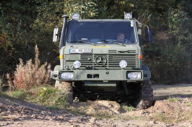 Hollanda, Limburg, Scihinveld, Ağustos 2017: araba bir off road 4 x 4 yıllık toplantısı sırasında kulüp