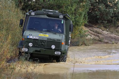Hollanda, Limburg, Scihinveld, Ağustos 2017: araba bir off road 4 x 4 yıllık toplantısı sırasında kulüp