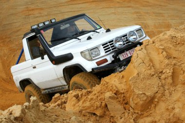 Hollanda, Limburg, Scihinveld, Ağustos 2017: araba bir off road 4 x 4 yıllık toplantısı sırasında kulüp