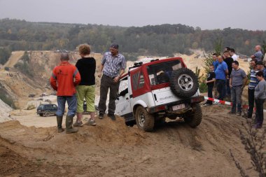 Hollanda, Limburg, Scihinveld, Ağustos 2017: araba bir off road 4 x 4 yıllık toplantısı sırasında kulüp