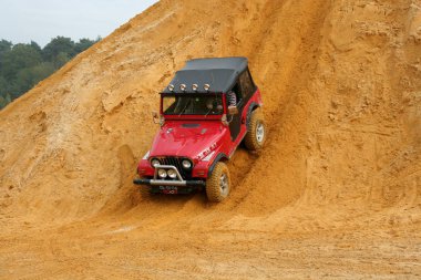 Hollanda, Limburg, Scihinveld, Ağustos 2017: araba bir off road 4 x 4 yıllık toplantısı sırasında kulüp