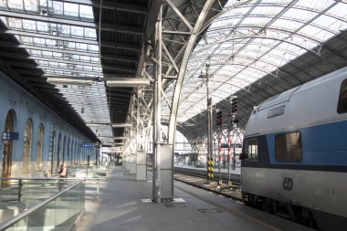 Çek Cumhuriyeti, Prag, december2018:Main Tren İstasyonu, eski towenof Pragu şehir