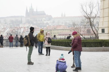 Çek Cumhuriyeti, Prag eski şehir, Charles bridg, december2018:Tourists