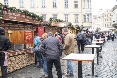 Çek Cumhuriyeti, Prag, tarihi kent merkezine, december2018: Noel piyasasında kalabalık bul.