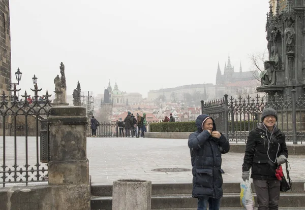 Tschechische Republik Prag Altstadt Dezember2018 Touristen Der Karlsbrücke — Stockfoto