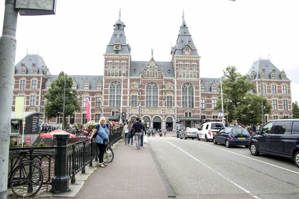 Paesi Bassi Amsterdam Luglio 2017 Molto Traffico Intorno Rijksmuseum Ansterdam — Foto Stock