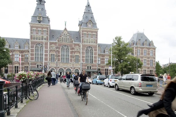 Nederland Amsterdam Juli 2017 Veel Verkeer Rond Het Rijksmuseum Ansterdam — Stockfoto