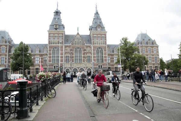 Nederland Amsterdam Juli 2017 Veel Verkeer Rond Het Rijksmuseum Ansterdam — Stockfoto