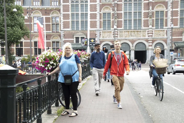 Pays Bas Amsterdam Juillet 2017 Beaucoup Circulation Autour Rijksmuseum Ansterdam — Photo