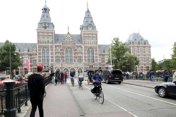 Paesi Bassi Amsterdam Luglio 2017 Molto Traffico Intorno Rijksmuseum Ansterdam — Foto Stock