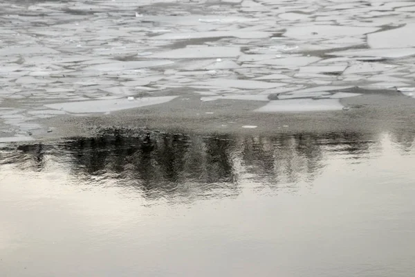 Dondurulmuş Bir Gölet Güzel Modern Sanat — Stok fotoğraf