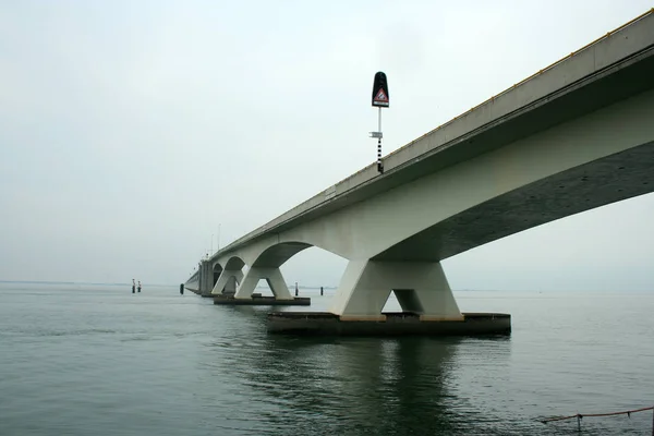 The zeeland bridge spans the Eastern Scheldt — Stock Photo, Image
