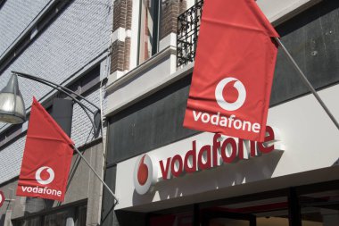 Mağaza,logolu dış mekan Vodafone