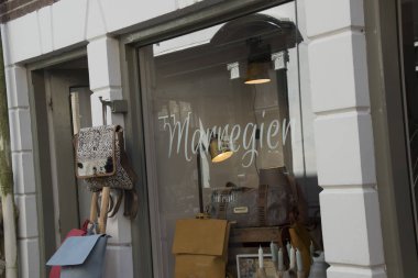 Mağaza, logo marregien ile dış