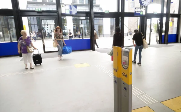 Estación de tren interior en el nuevo centro de Heerlen — Foto de Stock