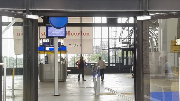 Interior railway station in the new built city centre of Heerlen — Stock Photo, Image