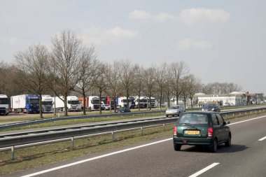 karayolu boyunca işaretler