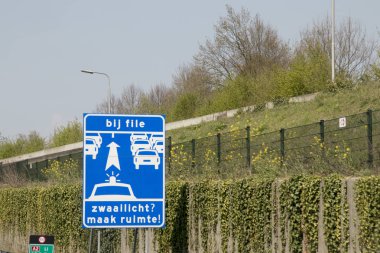 karayolu A2 boyunca işaretler