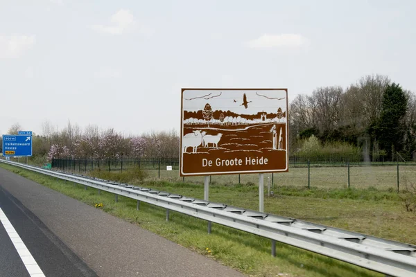 Cartelli lungo l'autostrada A2 — Foto Stock