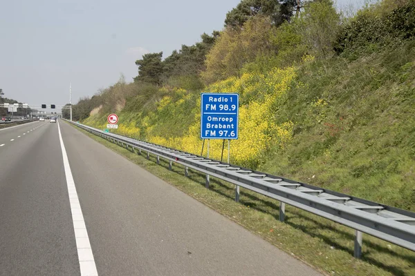 Skyltar längs motorvägen A2 — Stockfoto