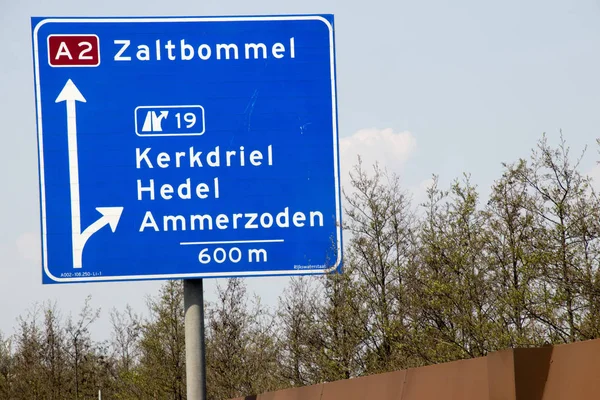 karayolu A2 boyunca işaretler