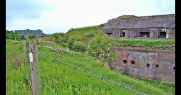 Gammal Bunker Befästning Militär Försvarsstruktur Som Ger Ett Mått Skydd — Stockvideo