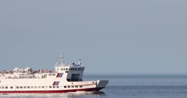 Barca Feribot Intrând Eemshaven — Videoclip de stoc