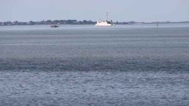 Ferry Bateau Entrant Dans Eemshaven — Video