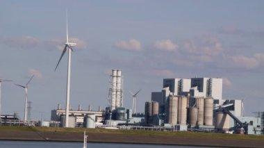 Eemshaven, Hollanda - Ağustos 2020: Vopak Depolama Terminali