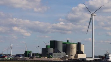 Eemshaven, Hollanda - Ağustos 2020: Vopak Depolama Terminali