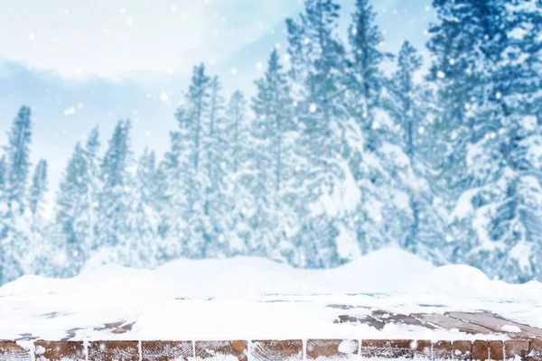 Зимний Фон Падающий Снег Над Деревянной Палубой — стоковое фото