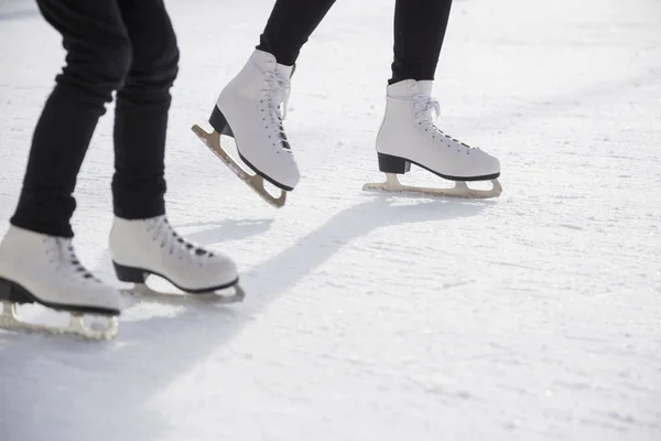 Women Ice Skating Ice Rink — Stock Photo, Image